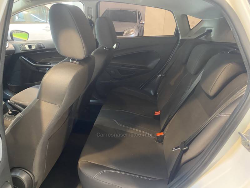 FORD - FIESTA 1.6 SE HATCH 16V FLEX 4P MANUAL - 2016/2017 - Branca - R$ 55.900,00