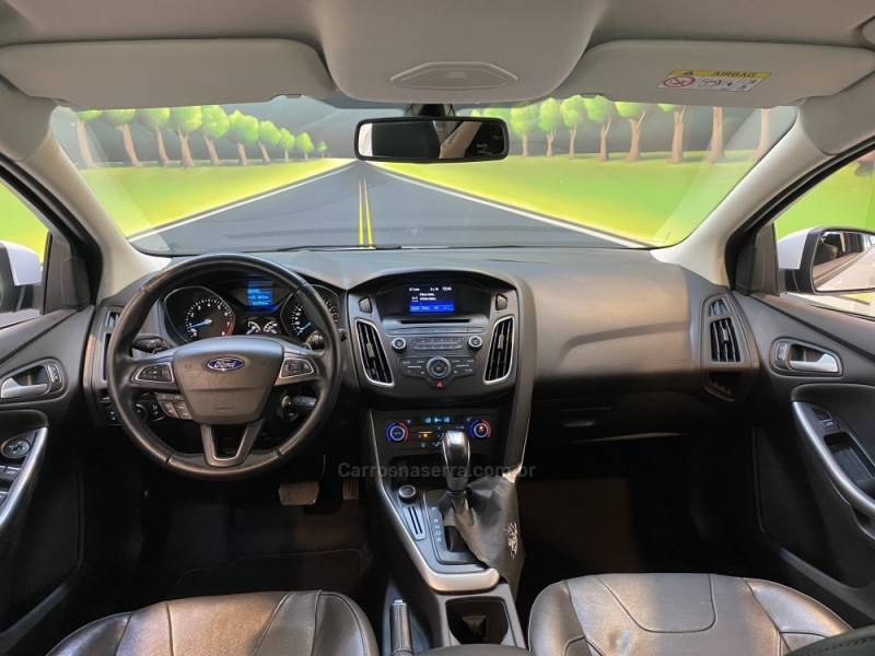 FORD - FOCUS 2.0 SE PLUS 16V FLEX 4P AUTOMÁTICO - 2015/2016 - Branca - R$ 63.900,00