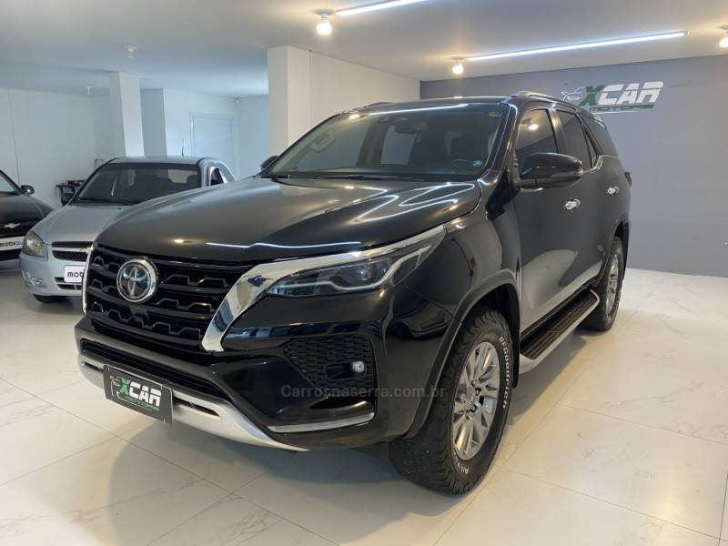 TOYOTA - HILUX SW4 2.8 SRX 4X4 16V TURBO INTERCOOLER DIESEL 4P AUTOMÁTICO - 2021/2021 - Preta - R$ 289.900,00