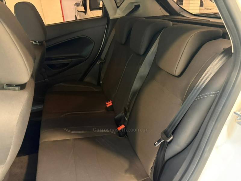FORD - FIESTA 1.6 SE HATCH 16V FLEX 4P MANUAL - 2016/2017 - Branca - R$ 52.900,00