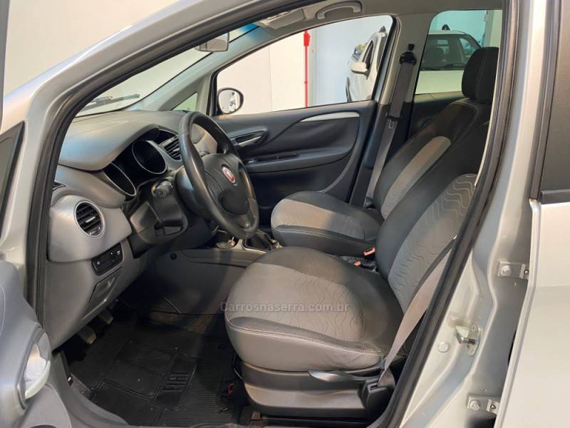 FIAT - PUNTO 1.6 ESSENCE 16V FLEX 4P MANUAL - 2012/2013 - Prata - R$ 45.900,00