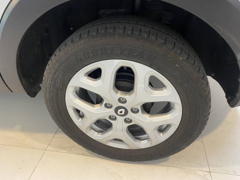 RENAULT - CAPTUR 1.6 16V SCE FLEX ZEN MANUAL - 2019/2019 - Prata - R$ 71.900,00