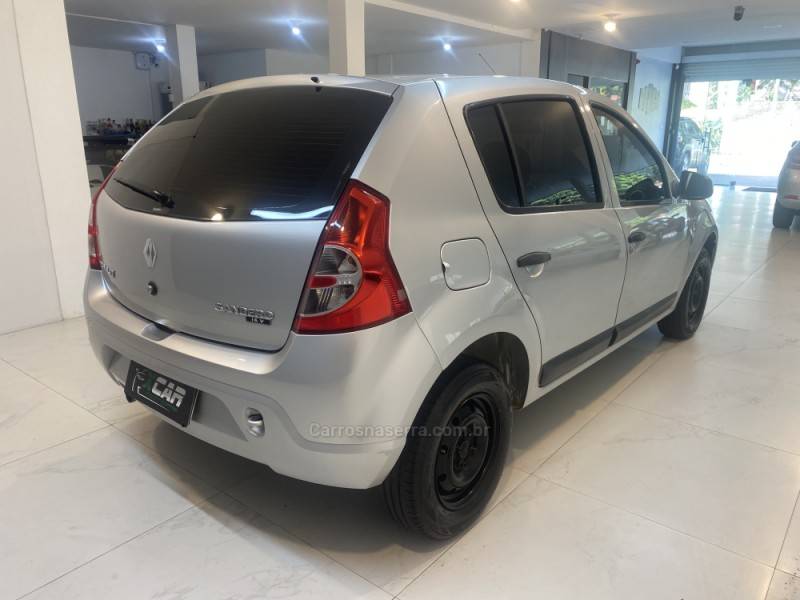 RENAULT - SANDERO 1.0 EXPRESSION 16V FLEX 4P MANUAL - 2011/2011 - Prata - R$ 30.900,00