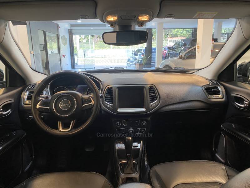 JEEP - COMPASS 2.0 16V FLEX LONGITUDE AUTOMÁTICO - 2017/2017 - Preta - R$ 94.900,00