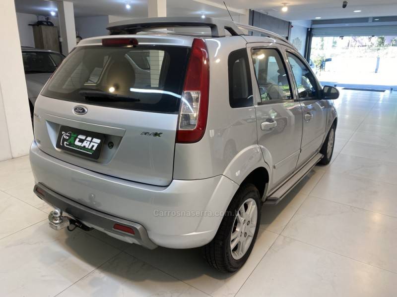 FORD - FIESTA 1.0 MPI TRAIL HATCH 8V FLEX 4P MANUAL - 2007/2008 - Prata - R$ 23.900,00