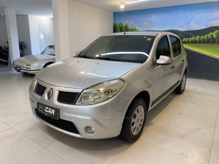 RENAULT - SANDERO 1.0 EXPRESSION 16V FLEX 4P MANUAL - 2011/2011 - Prata - R$ 29.900,00