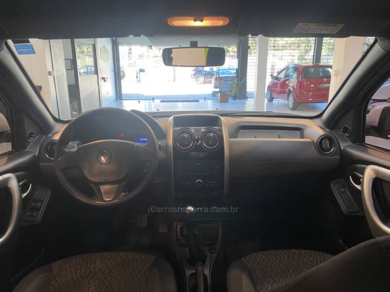 RENAULT - DUSTER 1.6 EXPRESSION 4X2 16V FLEX 4P MANUAL - 2019/2020 - Prata - R$ 74.900,00