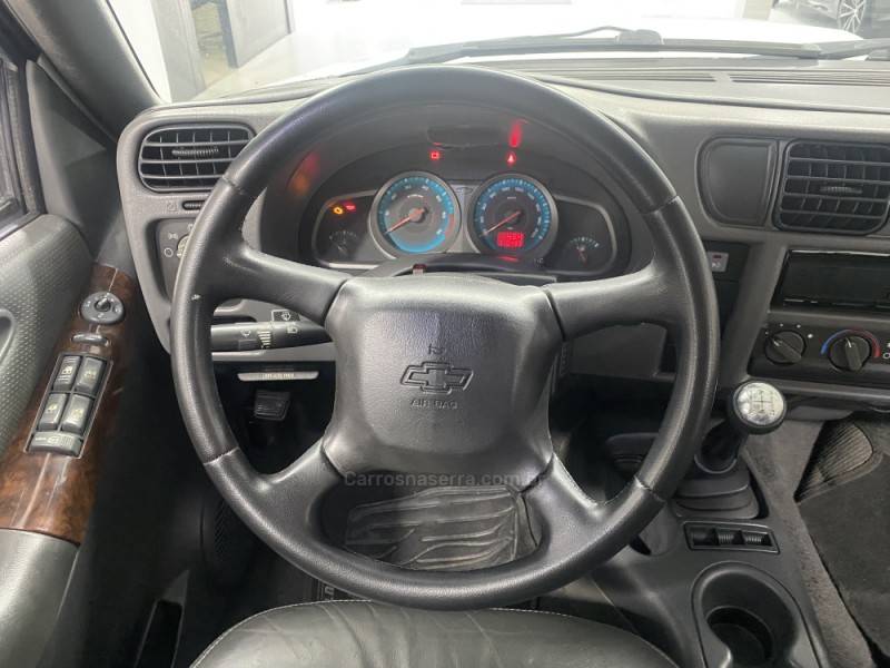CHEVROLET - S10 2.4 MPFI EXECUTIVE 4X2 CD 8V FLEX 4P MANUAL - 2011/2011 - Branca - R$ 68.900,00