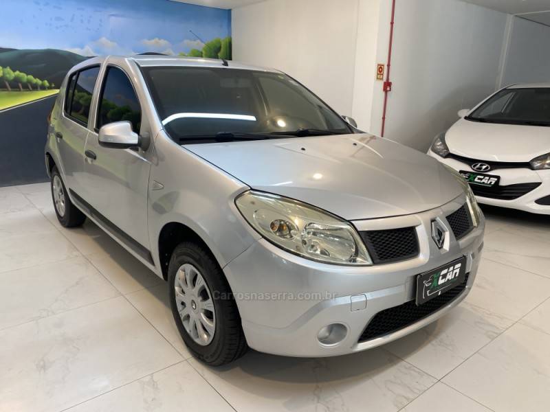RENAULT - SANDERO 1.0 EXPRESSION 16V FLEX 4P MANUAL - 2011/2011 - Prata - R$ 29.900,00