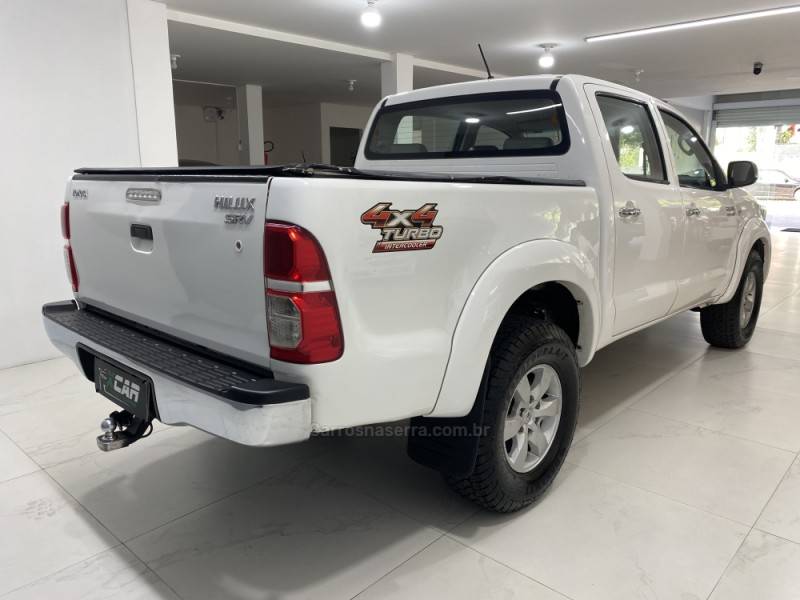 TOYOTA - HILUX 3.0 SRV 4X2 CD 16V TURBO INTERCOOLER DIESEL 4P MANUAL - 2011/2012 - Branca - R$ 119.900,00