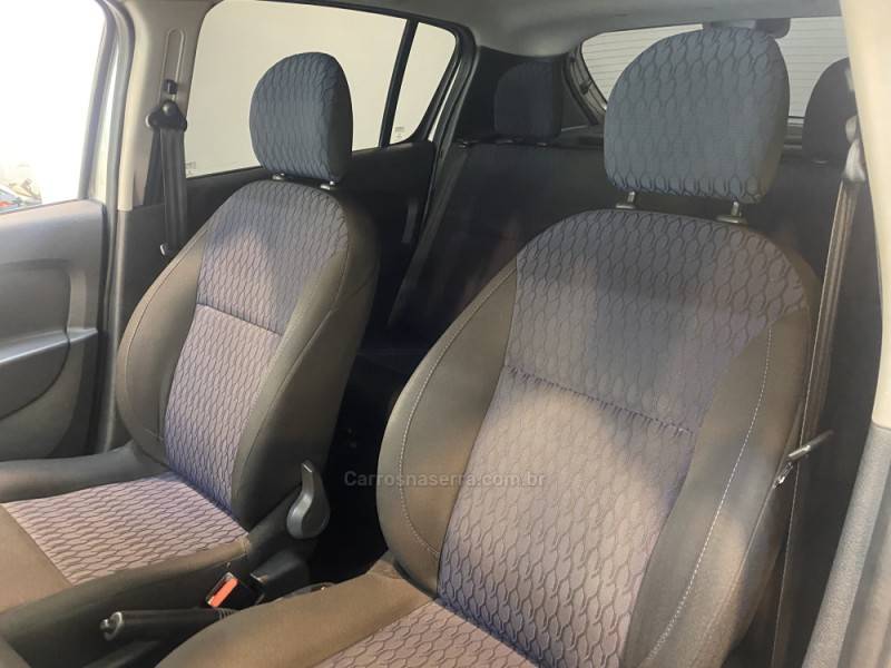 RENAULT - SANDERO 1.6 EXPRESSION 16V FLEX 4P MANUAL - 2015/2015 - Prata - R$ 43.900,00
