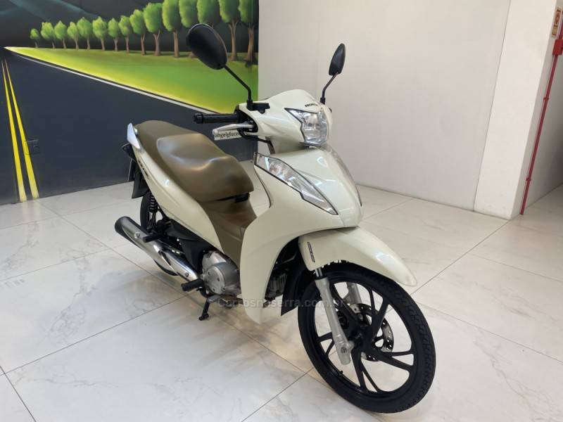 HONDA - BIZ 125 EX - 2021/2021 - Branca - R$ 16.900,00