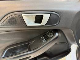 FORD - FIESTA 1.6 SE HATCH 16V FLEX 4P MANUAL - 2016/2017 - Branca - R$ 52.900,00