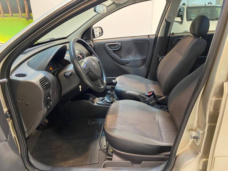 CHEVROLET - CORSA 1.4 MPFI MAXX 8V FLEX 4P MANUAL - 2012/2012 - Bege - R$ 37.900,00