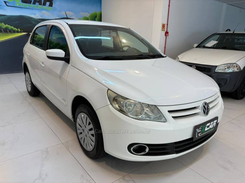 VOLKSWAGEN - GOL 1.0 MI 8V FLEX 4P MANUAL - 2011/2012 - Branca - R$ 33.900,00