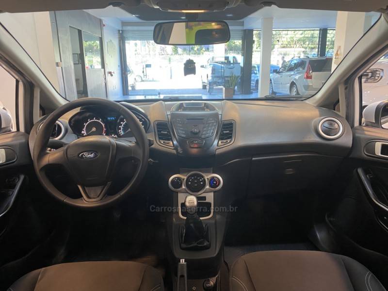 FORD - FIESTA 1.6 SE HATCH 16V FLEX 4P MANUAL - 2016/2017 - Branca - R$ 55.900,00