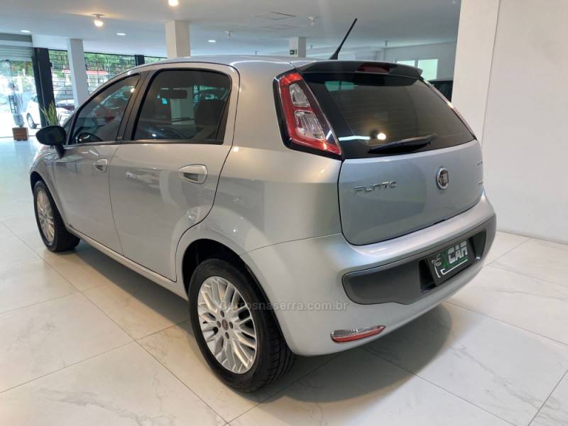 FIAT - PUNTO 1.6 ESSENCE 16V FLEX 4P MANUAL - 2012/2013 - Prata - R$ 45.900,00