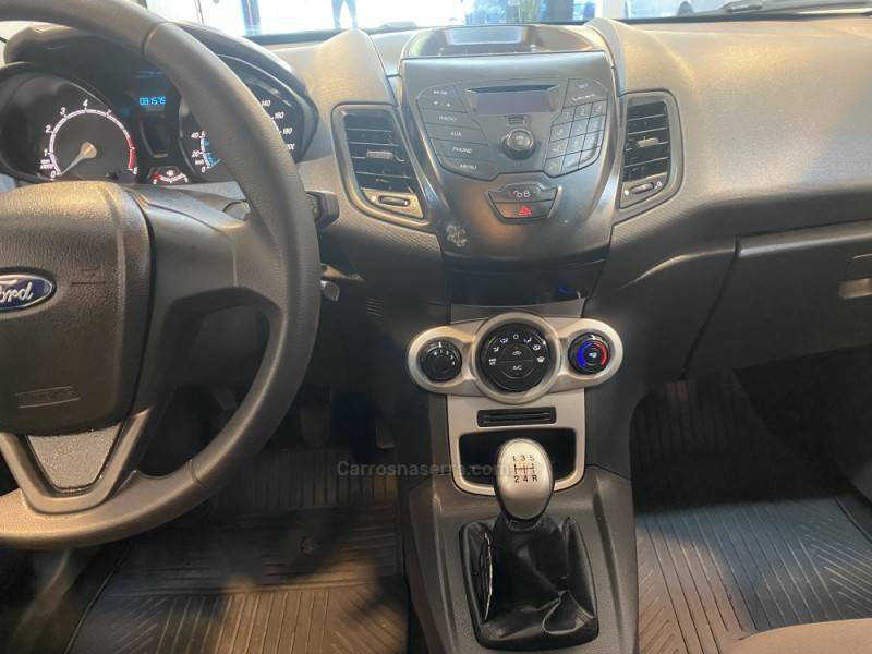 FORD - FIESTA 1.6 SE HATCH 16V FLEX 4P MANUAL - 2016/2017 - Branca - R$ 55.900,00