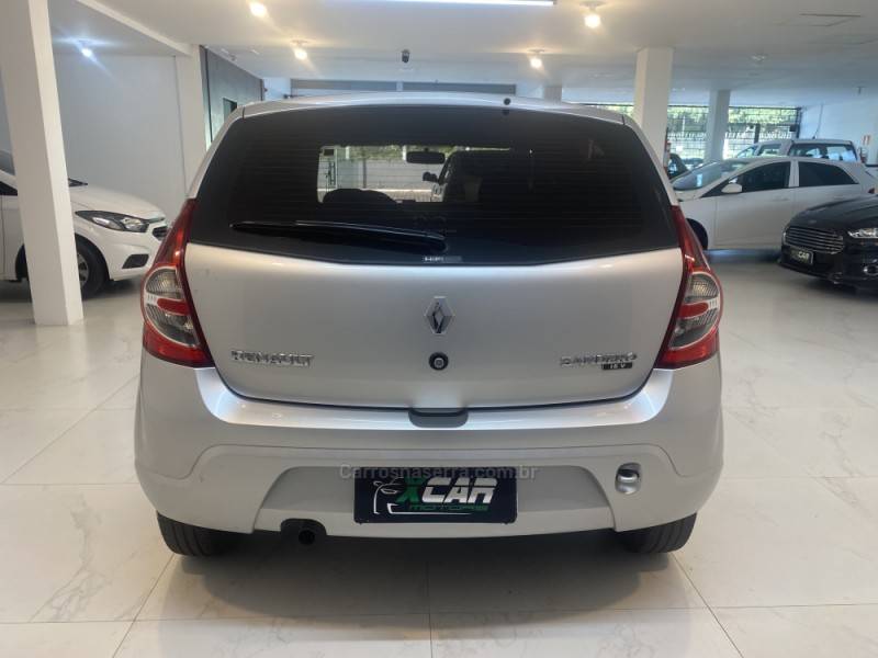 RENAULT - SANDERO 1.0 EXPRESSION 16V FLEX 4P MANUAL - 2011/2011 - Prata - R$ 30.900,00