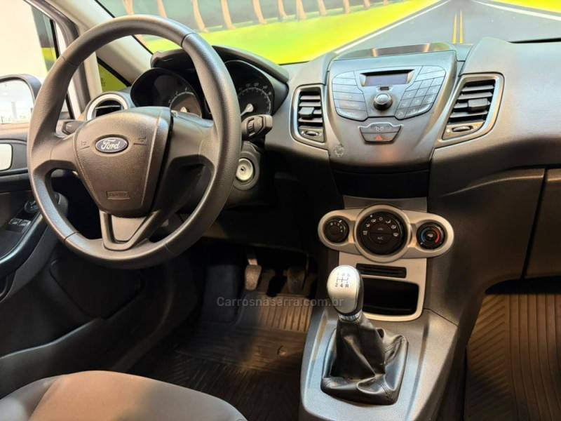 FORD - FIESTA 1.6 SE HATCH 16V FLEX 4P MANUAL - 2016/2017 - Branca - R$ 52.900,00