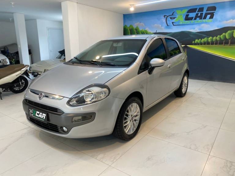 FIAT - PUNTO 1.6 ESSENCE 16V FLEX 4P MANUAL - 2012/2013 - Prata - R$ 45.900,00