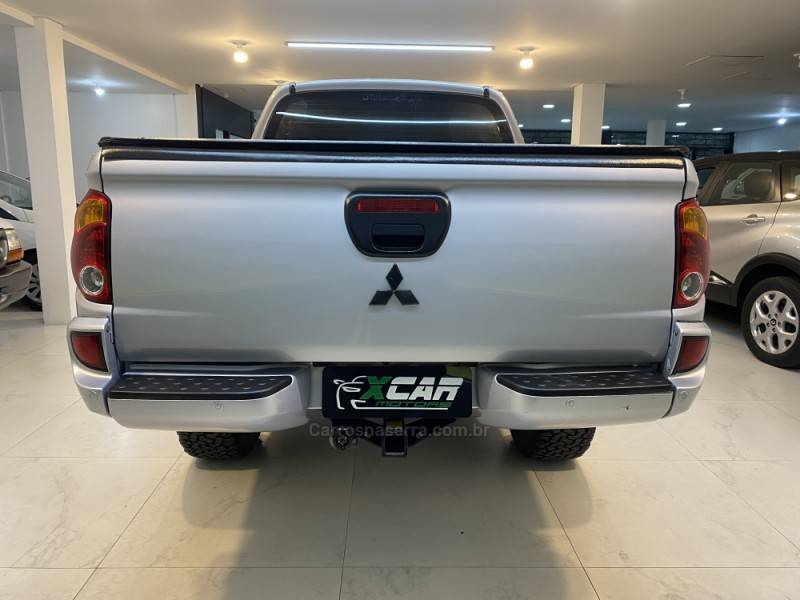 MITSUBISHI - L200 TRITON 3.2 GL 4X4 CD 16V TURBO INTERCOLER DIESEL 4P MANUAL - 2012/2013 - Prata - R$ 107.900,00