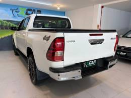 TOYOTA - HILUX 2.8 SR 4X4 CD 16V DIESEL 4P AUTOMÁTICO - 2023/2024 - Branca - R$ 235.900,00