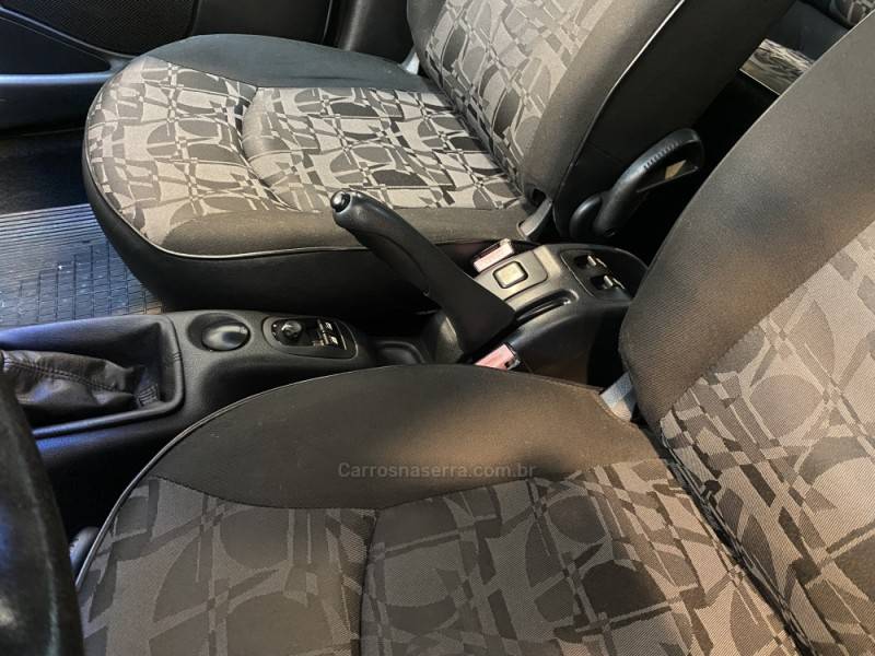 PEUGEOT - 207 1.4 XR SPORT 8V FLEX 4P MANUAL - 2009/2010 - Prata - R$ 23.900,00