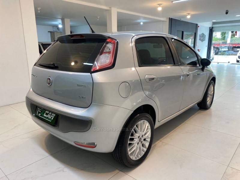 FIAT - PUNTO 1.6 ESSENCE 16V FLEX 4P MANUAL - 2012/2013 - Prata - R$ 45.900,00
