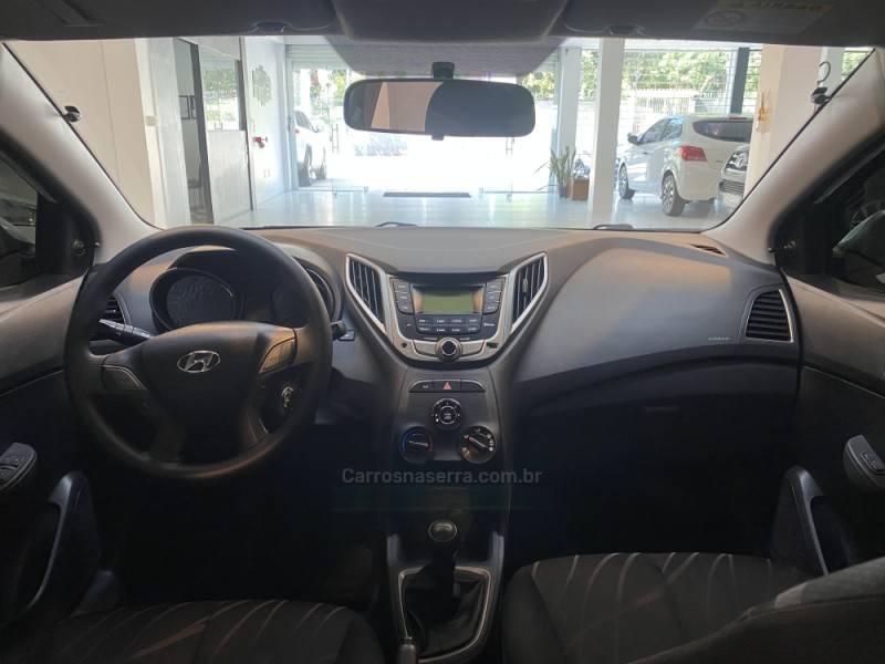 HYUNDAI - HB20 1.0 COMFORT 12V FLEX 4P MANUAL - 2013/2013 - Branca - R$ 43.900,00