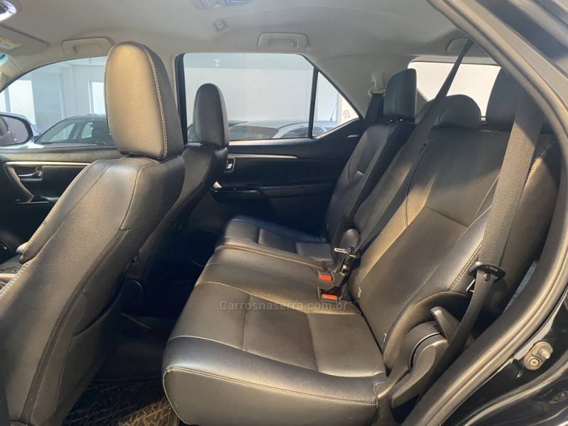 TOYOTA - HILUX SW4 2.8 SRX 4X4 16V TURBO INTERCOOLER DIESEL 4P AUTOMÁTICO - 2021/2021 - Preta - R$ 289.900,00