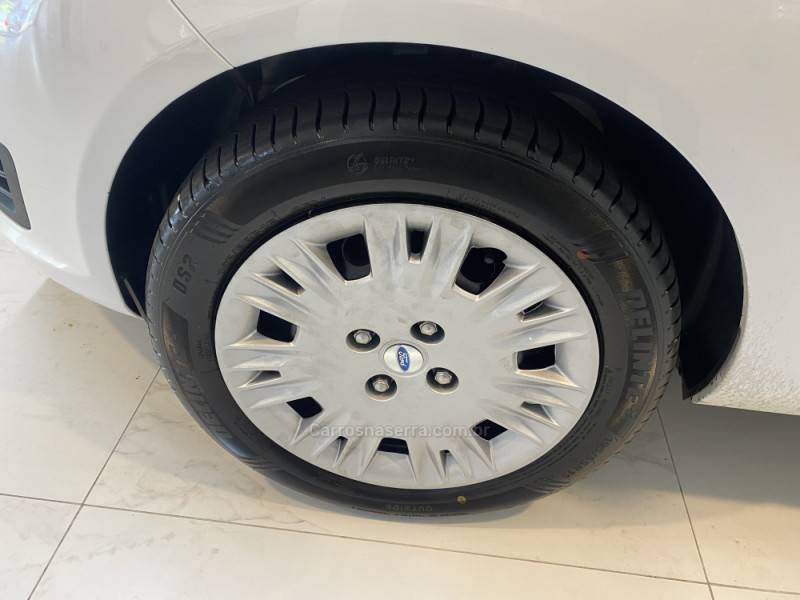 FORD - FIESTA 1.6 SE HATCH 16V FLEX 4P MANUAL - 2016/2017 - Branca - R$ 55.900,00