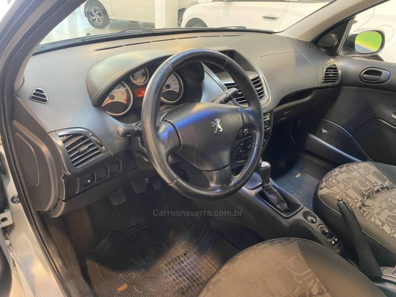 PEUGEOT - 207 1.4 XR SPORT 8V FLEX 4P MANUAL - 2009/2010 - Prata - R$ 23.900,00