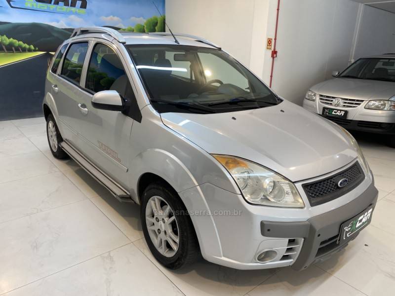 FORD - FIESTA 1.0 MPI TRAIL HATCH 8V FLEX 4P MANUAL - 2007/2008 - Prata - R$ 23.900,00