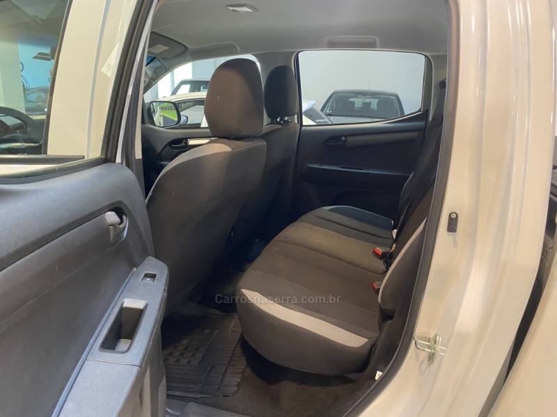 CHEVROLET - S10 2.8 LS 4X4 CD 16V TURBO DIESEL 4P MANUAL - 2022/2023 - Branca - R$ 155.900,00