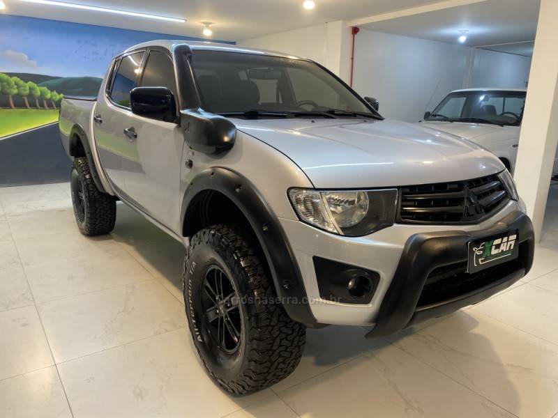 MITSUBISHI - L200 TRITON 3.2 GL 4X4 CD 16V TURBO INTERCOLER DIESEL 4P MANUAL - 2012/2013 - Prata - R$ 107.900,00