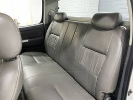 TOYOTA - HILUX 3.0 SRV 4X2 CD 16V TURBO INTERCOOLER DIESEL 4P MANUAL - 2011/2012 - Branca - R$ 119.900,00
