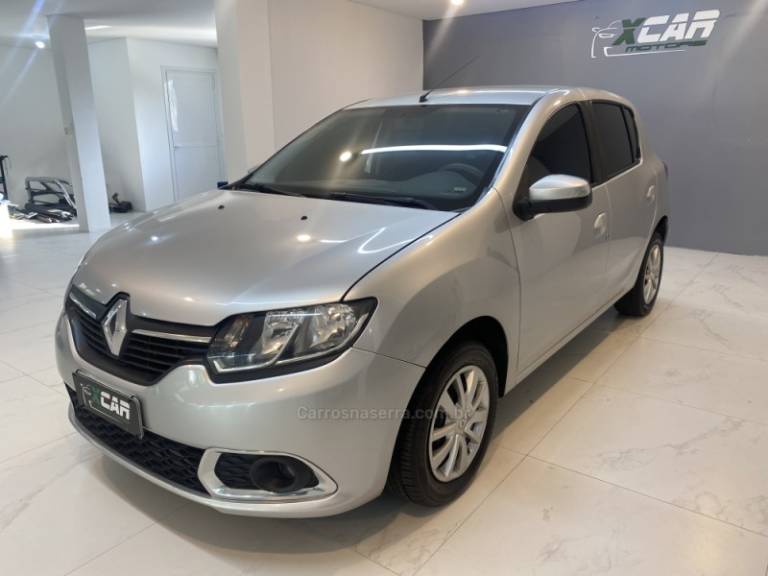 RENAULT - SANDERO 1.6 EXPRESSION 16V FLEX 4P MANUAL - 2015/2015 - Prata - R$ 43.900,00