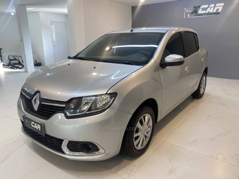 RENAULT - SANDERO 1.6 EXPRESSION 16V FLEX 4P MANUAL - 2015/2015 - Prata - R$ 43.900,00