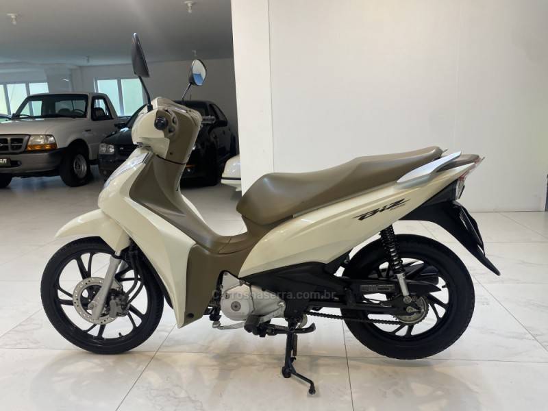 HONDA - BIZ 125 EX - 2021/2021 - Branca - R$ 16.900,00