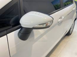 FORD - FIESTA 1.6 SE HATCH 16V FLEX 4P MANUAL - 2016/2017 - Branca - R$ 52.900,00