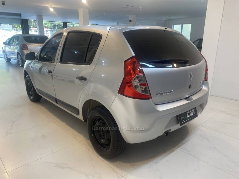 RENAULT - SANDERO 1.0 EXPRESSION 16V FLEX 4P MANUAL - 2011/2011 - Prata - R$ 30.900,00