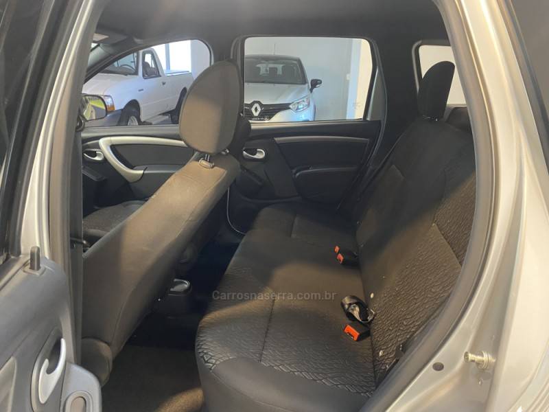 RENAULT - DUSTER 1.6 EXPRESSION 4X2 16V FLEX 4P MANUAL - 2019/2020 - Prata - R$ 74.900,00