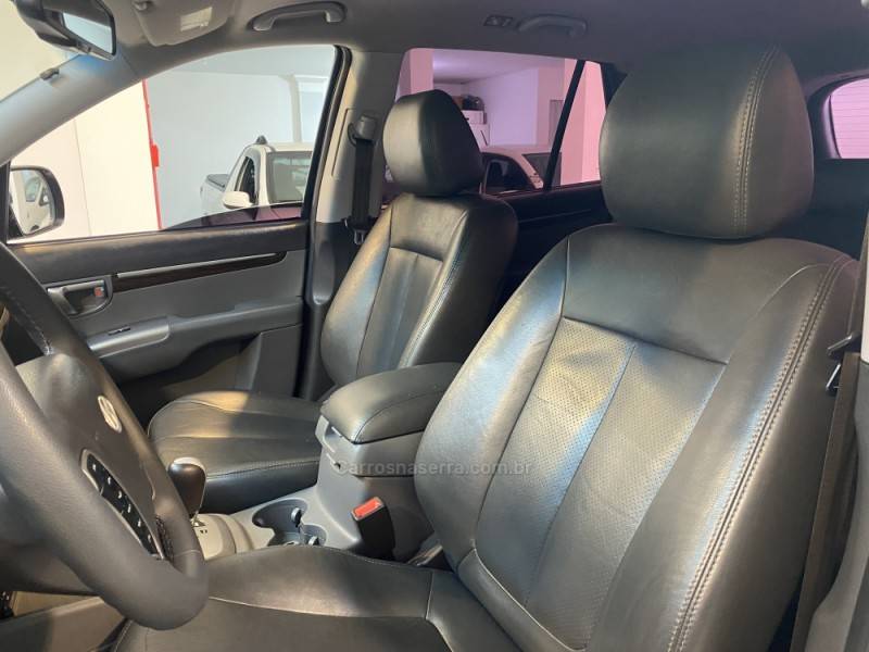 HYUNDAI - SANTA FÉ 2.4 MPI 2WD 16V GASOLINA 4P AUTOMÁTICO - 2011/2012 - Preta - R$ 55.900,00