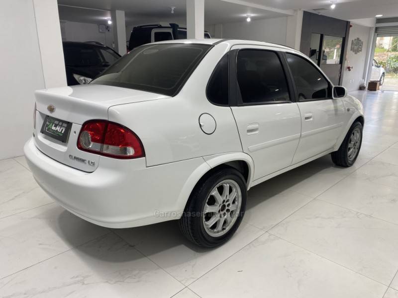 CHEVROLET - CLASSIC 1.0 MPFI LS 8V FLEX 4P MANUAL - 2013/2014 - Branca - R$ 31.900,00