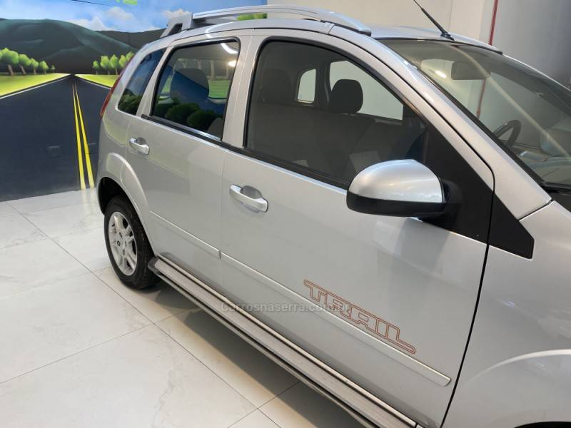 FORD - FIESTA 1.0 MPI TRAIL HATCH 8V FLEX 4P MANUAL - 2007/2008 - Prata - R$ 23.900,00