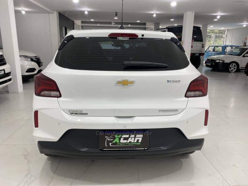 CHEVROLET - ONIX 1.0 PREMIER II 12V TURBO FLEX 4P AUTOMÁTICO - 2022/2023 - Branca - R$ 99.900,00