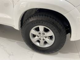 TOYOTA - HILUX 3.0 SRV 4X2 CD 16V TURBO INTERCOOLER DIESEL 4P MANUAL - 2011/2012 - Branca - R$ 119.900,00