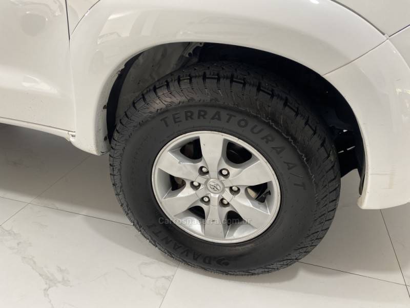 TOYOTA - HILUX 3.0 SRV 4X2 CD 16V TURBO INTERCOOLER DIESEL 4P MANUAL - 2011/2012 - Branca - R$ 119.900,00