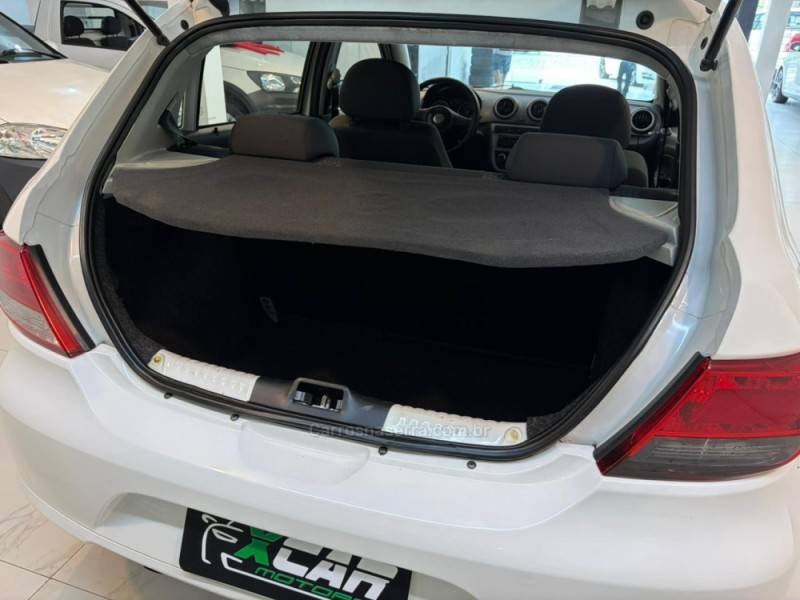 VOLKSWAGEN - GOL 1.0 MI 8V FLEX 4P MANUAL - 2011/2012 - Branca - R$ 33.900,00